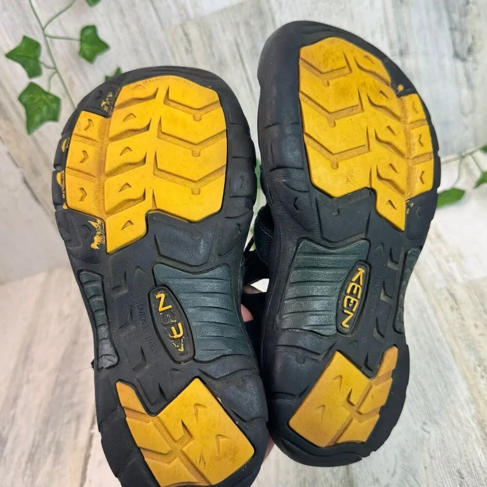 Keen Navy Blue Newport H2 Sandles Big Kid Size 5 (Youth) Outdoor